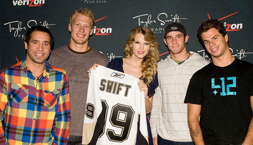 Pens start things off tonight, but before hand they gave Taylor Swift a jersey before her concert on Thursday night