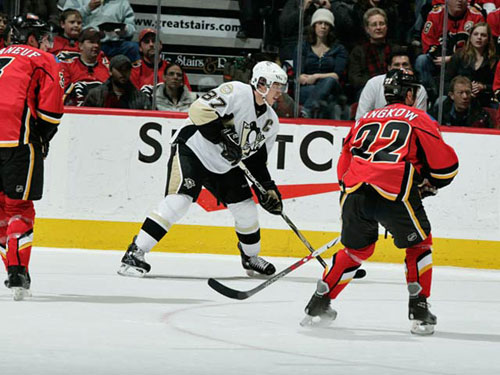 Sidney Crosby plays the puck during his first game against Calgary on 12/7/2007. Kris Letang scored the shootout winner and the Penguins won 3-2 SO.