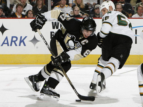 Sidney Crosby #87 of the Pittsburgh Penguins gets by the defense of Sergei Zubov #56 of the Dallas Stars at Mellon Arena November 30, 2007 in Pittsburgh, Pennsylvania.