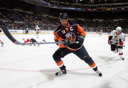 The Pittsburgh Penguins have acquired forward Bill Guerin from the New York Islanders for a conditional pick.