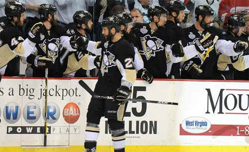 Max Talbot celebrates his first period goal against the Red Wings