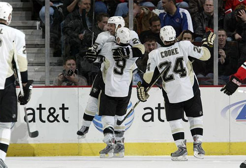 Max Talbot celebrates with Pascal Dupuis after scoring in the second period tonight